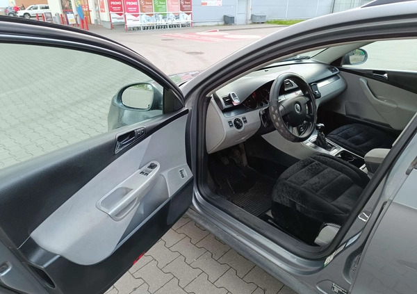 Volkswagen Passat cena 12900 przebieg: 351583, rok produkcji 2006 z Dębno małe 407